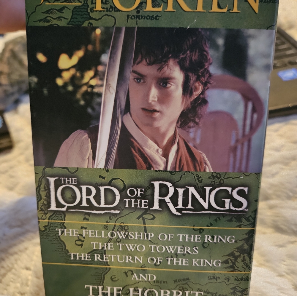 Books - Picture 2 of 5